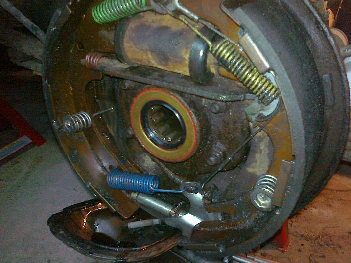 uszczelniacz półoś tył Ford 8.8.jpg