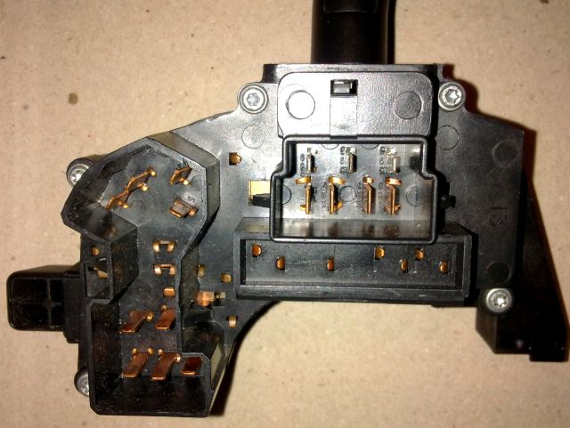 Przełącznik wielofunkcyjny 2 wtyczki.jpg