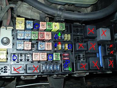 bezpieczniki pod maską.JPG