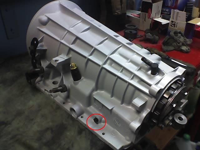 śruba kontrolna ciśnienia oleju.JPG