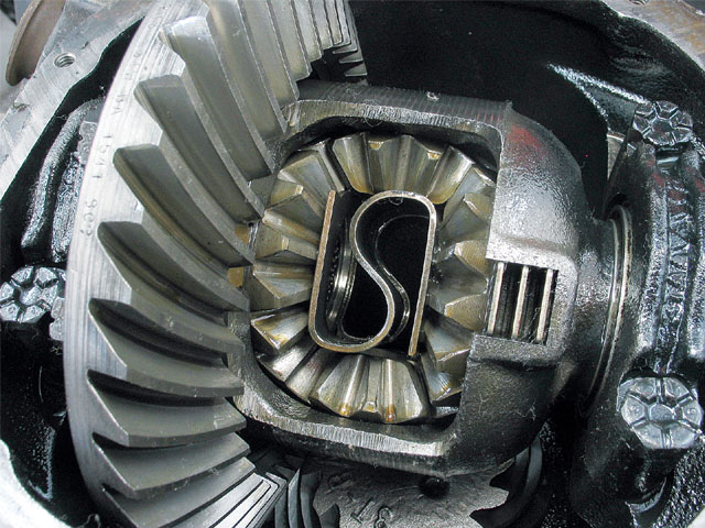 116_0705_04_z+ford_8.8_limited_slip.jpg